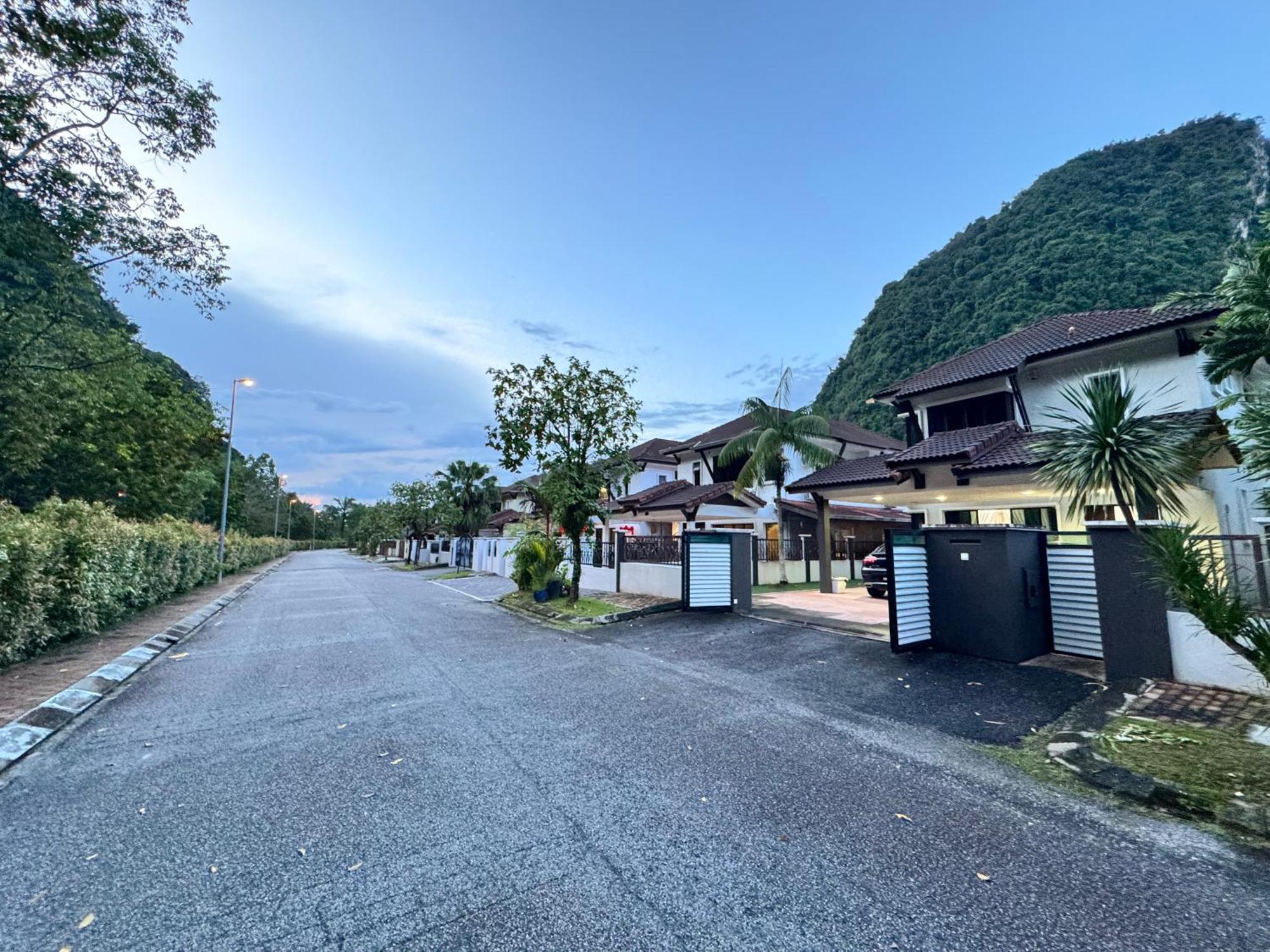 Ipoh Sunway Onsen Suites And Tambun Guesthouse , 3-14Pax 2Parking By Iwh Экстерьер фото